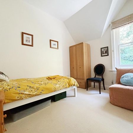 Spacious Town-Centre Apartment With Stunning Views グレート・マルバーン エクステリア 写真